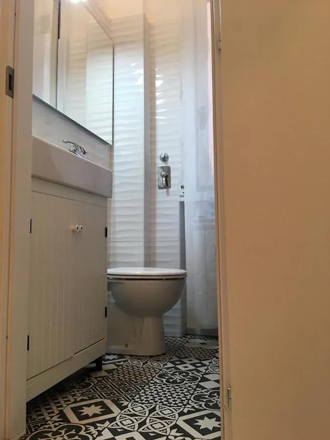 Milan White Apartment Close To The Metro
