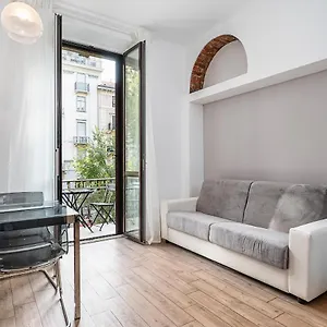 Hemeras Boutique Homes - Smart Flat With Balcony Near The City Center , Milano Italia