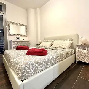 Axi House , Bologna Italia