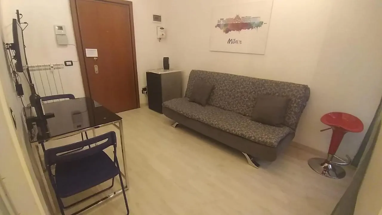 Milan White Apartment Close To The Metro
